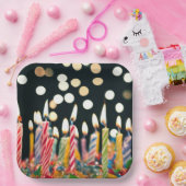 Assiettes En Carton Beaucoup de bougies d'anniversaire sur un gâteau (Fête)