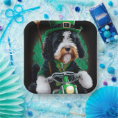 Assiettes En Carton Bernedoodle Chien conduisant vélo St. Patrick's Da (Fête)