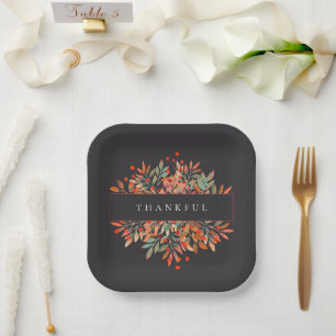 Assiettes En Carton Berries rouges botaniques et Feuilles foncé person