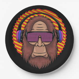 Assiettes En Carton bigfoot portant des lunettes et un casque techno