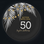 Assiettes En Carton Black and Gold 50th Birthday Party<br><div class="desc">Créez de magnifiques plaques personnalisées de papier fête d'anniversaire avec votre nom, votre âge et une façade de palmier blanc avec des brins de lumières sur un arrière - plan noir - CHANGER COULEUR ARRIÈRE - PLAN à n'importe quoi. Tous les textes, polices et couleurs de police peuvent être modifiés....</div>
