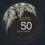 Assiettes En Carton Black and Gold 50th Birthday Party<br><div class="desc">Créez de magnifiques plaques personnalisées de papier fête d'anniversaire avec votre nom, votre âge et une façade de palmier blanc avec des brins de lumières sur un arrière - plan noir - CHANGER COULEUR ARRIÈRE - PLAN à n'importe quoi. Tous les textes, polices et couleurs de police peuvent être modifiés....</div>