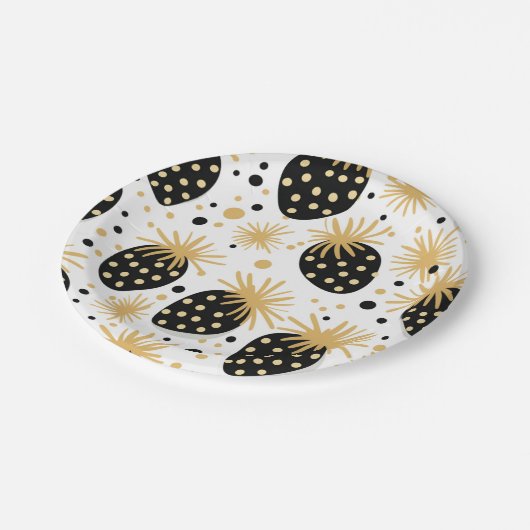 Assiettes En Carton Black and Gold Strawberry Pattern (Angle)