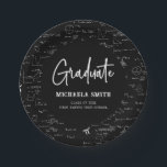 Assiettes En Carton Black Mathematics High School<br><div class="desc">Plaques de papier de graduation en mathématiques noires simples et élégantes avec une belle police de script. Grand lycéen ou diplômé de l'université. Illustré et dessiné par Patricia Alvarez.</div>