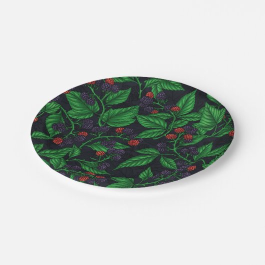 Assiettes En Carton Blackberry sur gris foncé (Angle)
