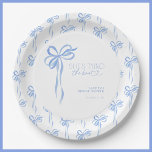 Assiettes En Carton Bleu Bow Elle Attache La Fête des mariées Du Noeud<br><div class="desc">Donnez le ton d'une douche nuptiale sans effort avec ces plaques en papier Bleu Bow She's Tying The Knot. Décoré d'un délicat motif d'arc aquarelle dans des teintes bleues douces, ce design apporte un charme raffiné à votre célébration. Parfaites pour servir des douceurs, des hors-d'oeuvre ou un brunch nuptial complet,...</div>