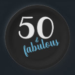 Assiettes En Carton Blue Cinty et fabuleux Black Birthday Party<br><div class="desc">Cinquante,  c'est fabuleux ! Ces plaques en papier sont parfaites pour célébrer la "fabuleuse" grandeur de n'importe qui en fêtant cet anniversaire important. Ce design a un grand nombre "50" en blanc avec le mot "fabuleux" en bleu,  typographie script.</div>