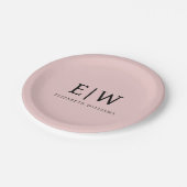 Assiettes En Carton Blush Rose Pâle Féminin Monogramme Nom Moderne (Angle)