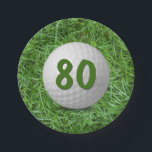 Assiettes En Carton Boule de golf 80th Birthday sur plaque de papier d<br><div class="desc">Boule de golf à 80e anniversaire sur l'herbe verte.</div>