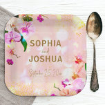 Assiettes En Carton Bouquet d'orchidée romantique Mariage élégant<br><div class="desc">Belle élégante plaque en papier mariage fleurie design avec bouquet d'orchidées sur un arrière - plan rose pêche. Le texte est entièrement personnalisable.</div>