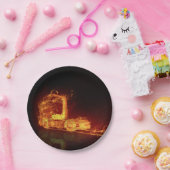 Assiettes En Carton Camion feu rouge dans les flammes d'incendie (Fête)