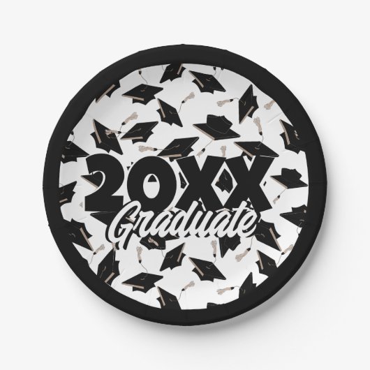 Assiettes En Carton Casquettes de graduation noir jetées en l'air sur (Devant)