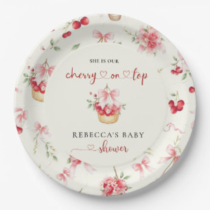 Assiettes En Carton Cerise sur le Baby shower de la corbeille rose