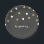 Assiettes En Carton Chalkboard Gold & White Confetti Celebration Party<br><div class="desc">Plaques de fête de Confetti Gold & White Chalkboard. Customisez avec tout texte. Des éléments correspondants sont disponibles.</div>