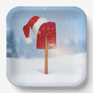 Assiettes En Carton Chapeau de Père Noël sur une pelle à neige rouge