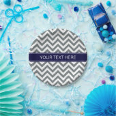 Assiettes En Carton Charcoal Grey Lg Chevron Navy Blue Nom Monogramme (Fête)