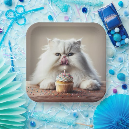 Assiettes En Carton Chat perse lèche un gâteau d'anniversaire (Fête)