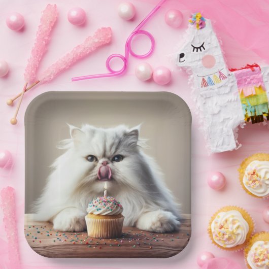 Assiettes En Carton Chat perse lèche un gâteau d'anniversaire (Fête)