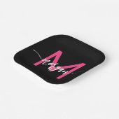 Assiettes En Carton Chaud rose noir moderne Script Girl Monogramme Nom (Angulaire)