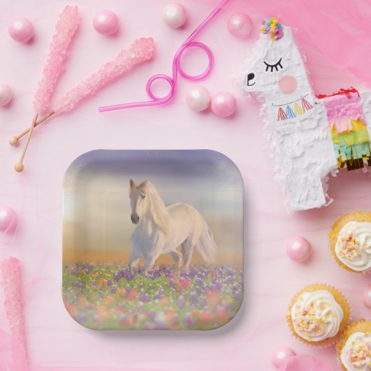 Assiettes En Carton Cheval de rêve traversant une prairie de fleurs ro (Fête)