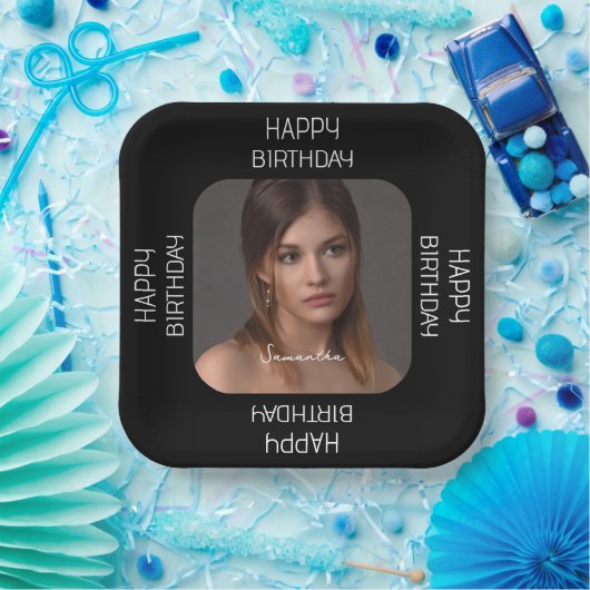 Assiettes En Carton Cheveux noirs personnalisés Script de nom photo (Fête)