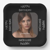 Assiettes En Carton Cheveux noirs personnalisés Script de nom photo (Recto)