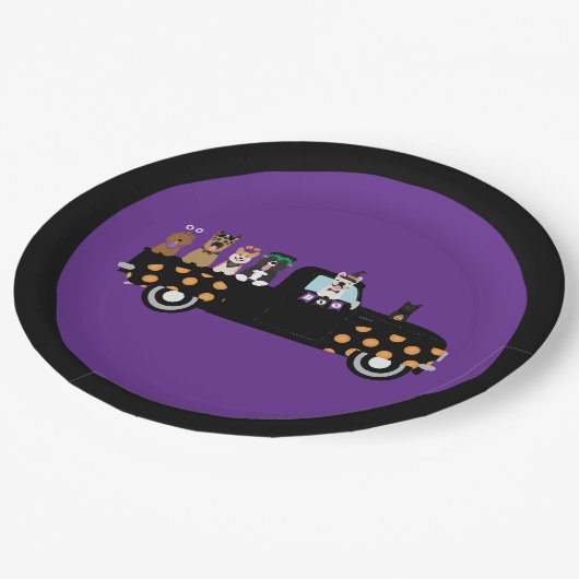 Assiettes En Carton Chiens D'Halloween Dans Un Camion De Ramassage (Angle)