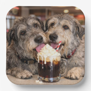 Assiettes En Carton Chiens Irish Wolfhound appréciant un float à la bi