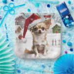 Assiettes En Carton Chihuahua Winter Wonderland Christmas Joy<br><div class="desc">Ce design festif reflète l'esprit joyeux de la période des fêtes, avec un adorable petit portant un chapeau de Père Noël. Le chien est niché dans un pays des merveilles hivernales, avec un bonhomme de neige, un sapin de Noël décoré et des cadeaux joliment emballés. Les flocons de neige tombent...</div>