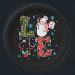 Assiettes En Carton Christmas Love Nurse mignonne Médicale Snowman Hol<br><div class="desc">Ce design moderne comprend le texte "Amour" dans la typographie moderne amusante accentué avec une infirmière de snowman,  stéthoscope,  flocons de neige,  saint et sucres de canne. Parfait pour les vacances de Noël #infirmière #nurselife #médecin #santé #noël #fournitures de fête #fournitures de noël #fournitures de fête #fête de noël</div>
