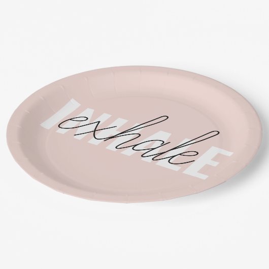 Assiettes En Carton Citation moderne Pastel Pink Inhale Exhale (Angle)