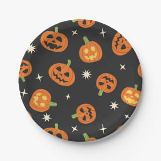 Assiettes En Carton Citrouilles d'Halloween dispersées sur fond noir