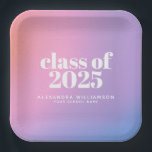 Assiettes En Carton Classe de 2024 Purple Gradient Graduation personna<br><div class="desc">Catégorie personnalisée de Plaques de papier 2024 avec typographie rétro en dégradé rose et violet</div>