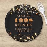 Assiettes En Carton Classe Reunion Black Orange Étoiles Personnalisées<br><div class="desc">Célébrez avec vos camarades de classe à votre réunion de classe de l'école ou du collège avec ces plaques de papier couleur personnalisées et personnalisées pour n'importe quel cours de fin d'études (l'année est modifiable) avec votre année de classe et le nom de l'école. Le design comporte des étoiles oranges...</div>