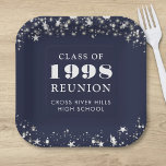 Assiettes En Carton Classe Reunion Marine Blue Silver Stars Personnali<br><div class="desc">Plaques papier de retrouvailles bleu marine personnalisées du lycée ou de la classe collégiale pour toute classe de fin d'études (l'année est modifiable) avec votre année de classe et le nom de l'école. Le design comporte des étoiles argentées et des lampes à cordes contre une couleur marine arrière - plan...</div>