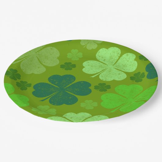 Assiettes En Carton Clovers verts, Lucky Clovers, Saint Patrick's Day (Angle)