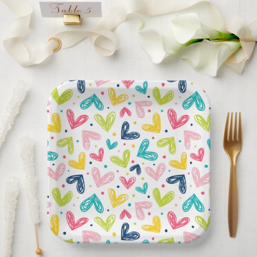 Assiettes En Carton Coeurs et points en style doodé (Mariage)