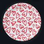 Assiettes En Carton Coeurs rouges tirés à la main<br><div class="desc">Les coeurs rouges dessinés à la main couvrent ces assiettes en papier blanc,  parfaites pour la douche nuptiale,  les mariages,  la fête d'anniversaire,  la Saint-Valentin ou toute occasion spéciale.</div>