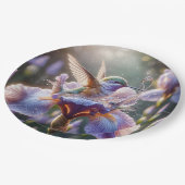 Assiettes En Carton Colibri S'Éclaboussant Dans Un Iris (Angle)