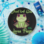 Assiettes En Carton conception de la jeune fille qui aime les grenouil (Fête)