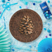 Assiettes En Carton Cône De Pin Sur Aiguilles Tombées (Fête)