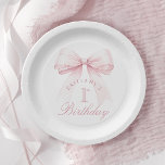 Assiettes En Carton Coquette Bow rose Premier anniversaire<br><div class="desc">Célébrez la journée spéciale de votre petit avec les Plaques de papier Coquette Pink Bow First Birthday. Ce design charmant donne le ton d'une journée remplie de joie et d'émerveillement, mêlant style moderne et élégance intemporelle. Au coeur se trouve un joli arc rose vif, symbolisant le don de souvenirs précieux,...</div>