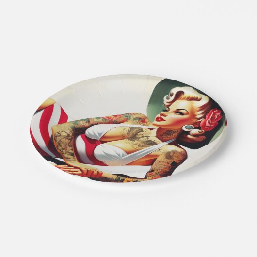 Assiettes En Carton Costume de bain tatoué rétro Pin-up (Angle)
