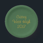 Assiettes En Carton Couleurs de l'école Forêt Vert et or Graduation<br><div class="desc">Plaques de la fête de graduation ! Plaque verte de forêt avec texte or. Personnalisez avec le nom du diplômé,  l'école et l'année de l'obtention du diplôme.</div>
