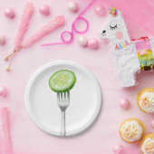 Assiettes En Carton Coupe de concombre sur une fourchette (Fête)