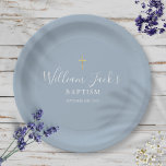 Assiettes En Carton Croix d'or Baptême Christening Dusty Blue<br><div class="desc">Doté d'un nom de signature de script élégant. Personnalisez avec votre baptême spécial ou informations de baptême en lettres chic sur un arrière - plan bleu poussiéreux. Conçu par Thisisnotme©</div>