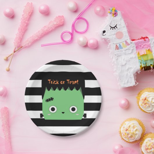 Assiettes En Carton Cute frankenstein tour ou traiter rayé (Fête)