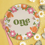 Assiettes En Carton Cute Retro Floral One | Premier anniversaire du bé<br><div class="desc">Ces plaques super mignonnes en papier de première année sont dotées d'un cadre floral dessiné à la main,  y compris des marguerites,  en orange,  rose,  vert olive,  or muet et blanc. Retro Typographie dit,  "Un" en vert olive assorti. *Illustration de Tracey Khalei / Orabella Prints.</div>