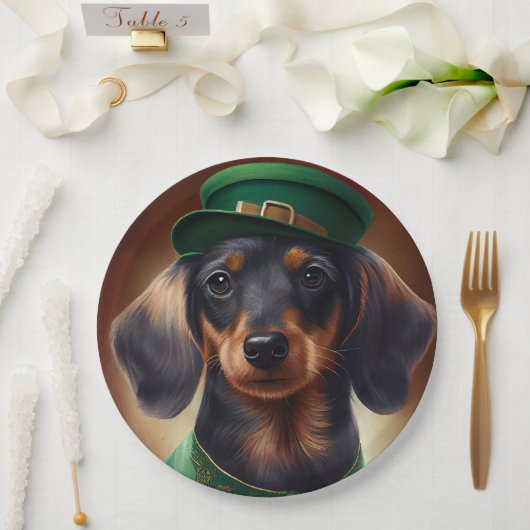Assiettes En Carton Dachshund Dog en tenue de la Saint Patrick (Mariage)
