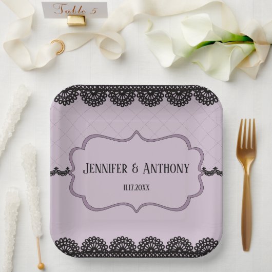 Assiettes En Carton Dentelle noire sur Lavande douce Mariage personnal (Mariage)